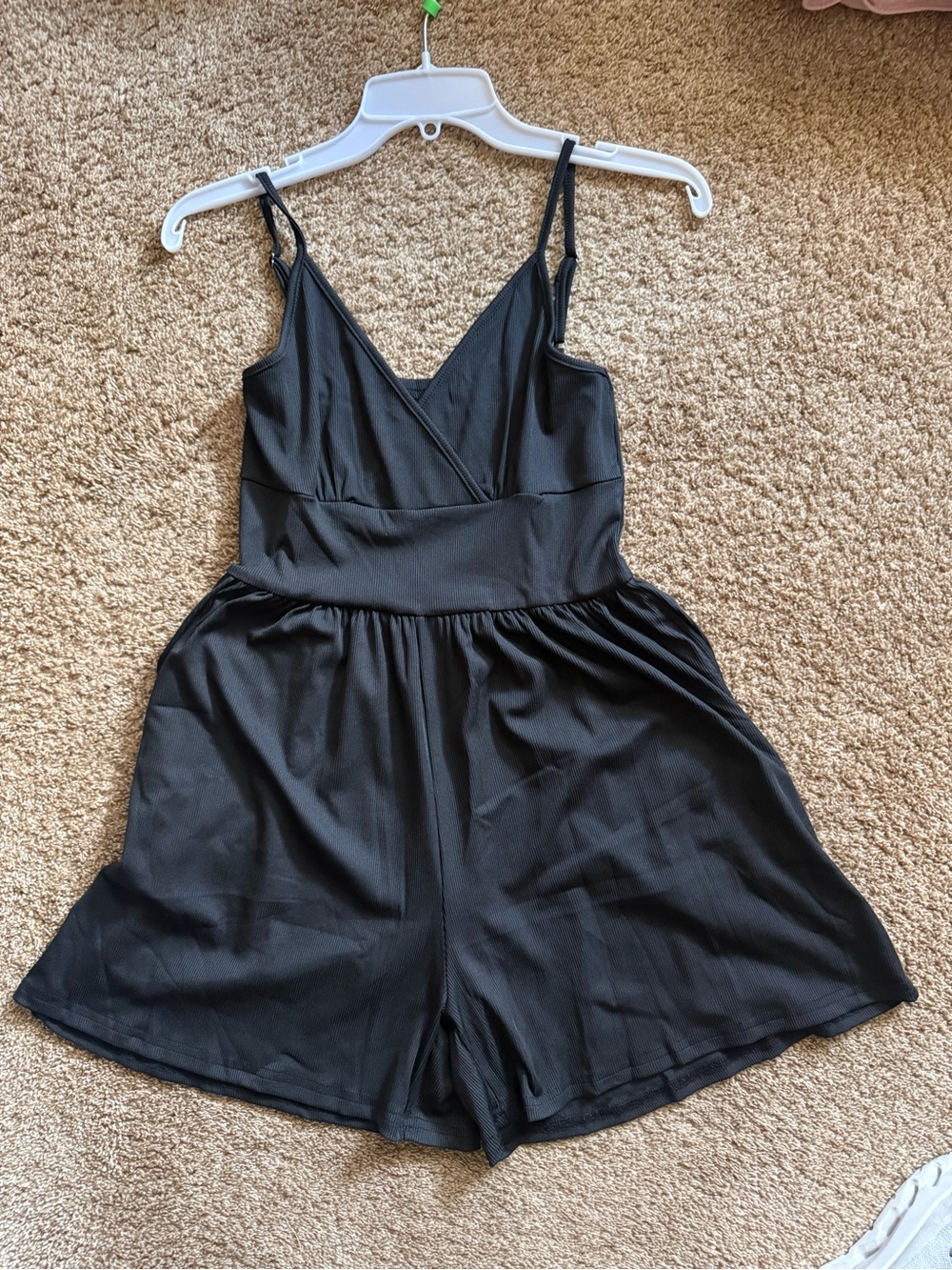 Black Sleeveless ribbed V-Neck Romper with pockets - Picture 3 of 5